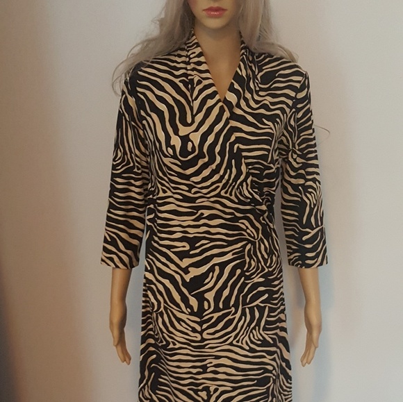 J. McLaughlin Dresses & Skirts - J.Mclaughlin printed dress